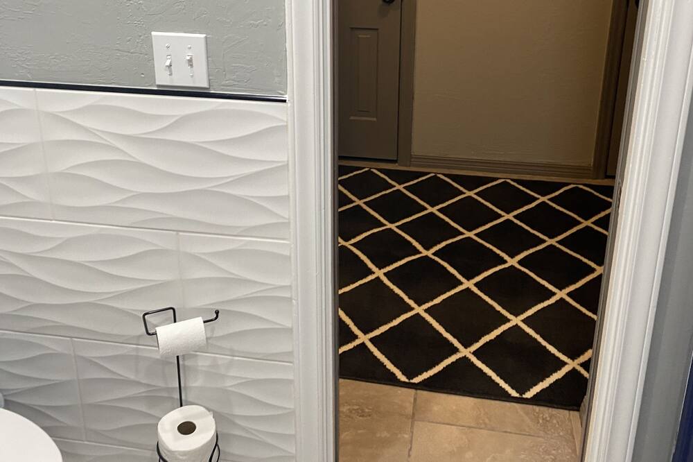 Photo of Bathroom in Dawn
