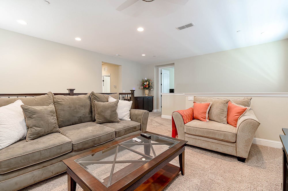 Photo of Livingroom in Lathrop