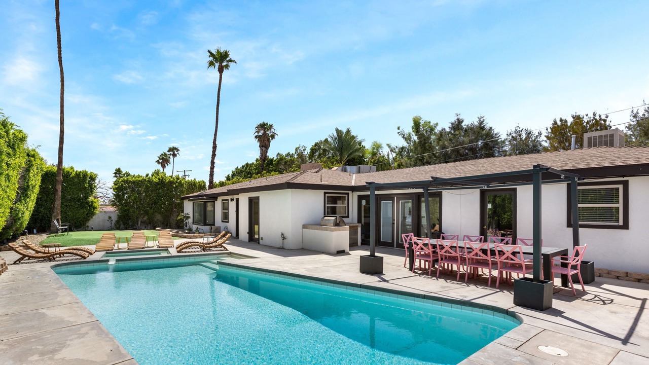 Photo of Outdoor in Racquet Club Estates