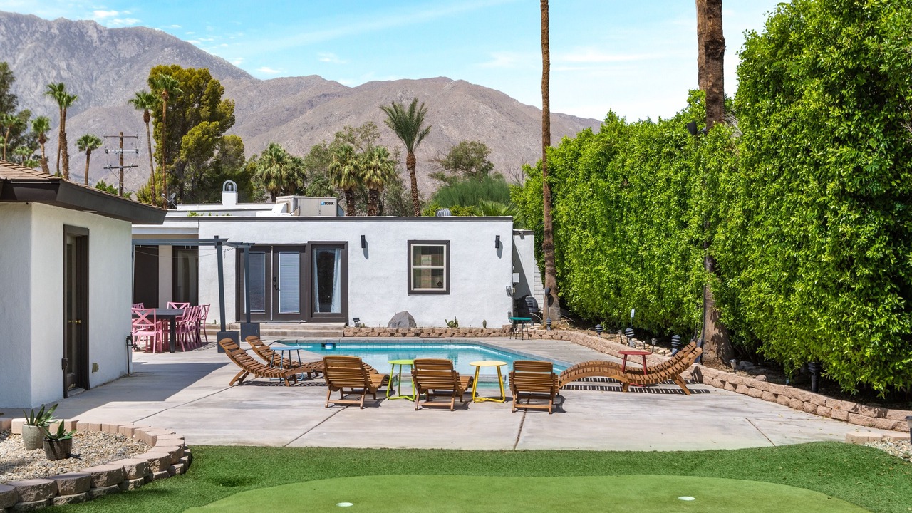 Photo of Outdoor in Racquet Club Estates