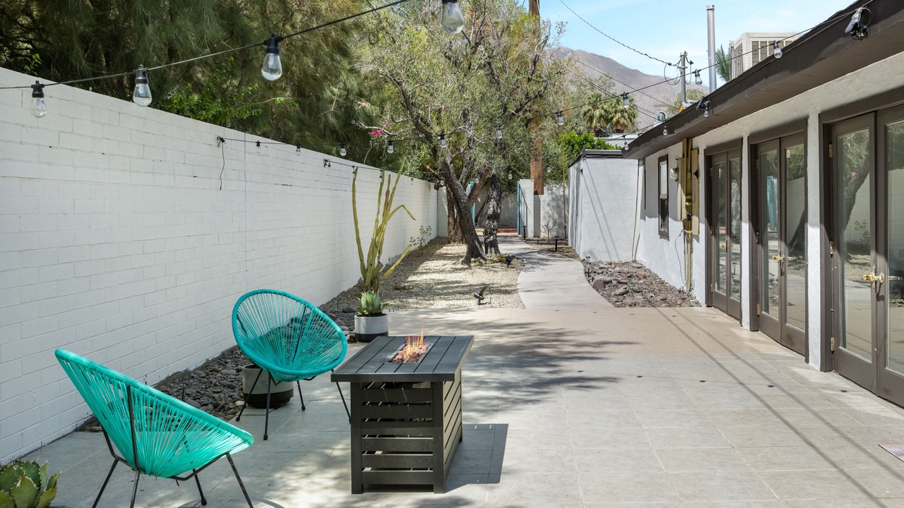 Photo of Patio Balcony in Racquet Club Estates