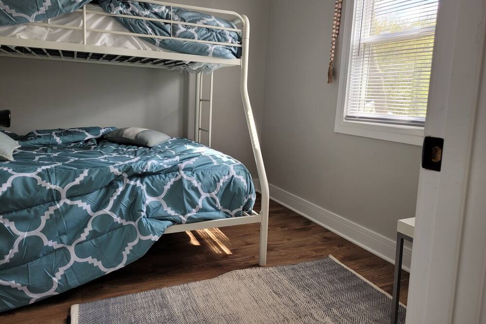 Photo of Bedroom in Solon Mills