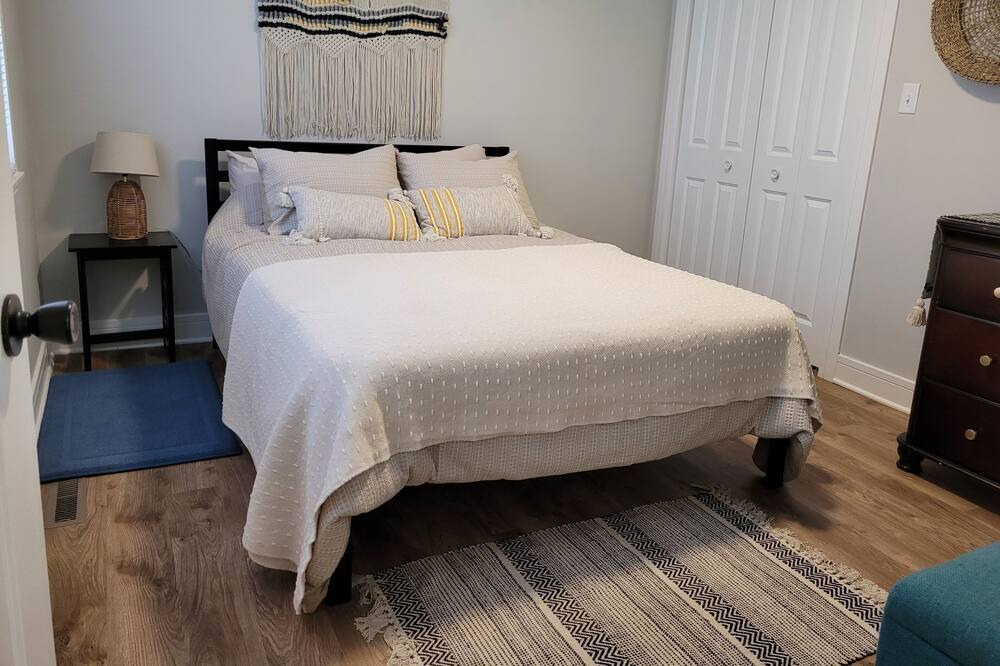 Photo of Bedroom in Solon Mills