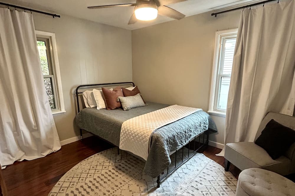 Photo of Bedroom in Crane Hill