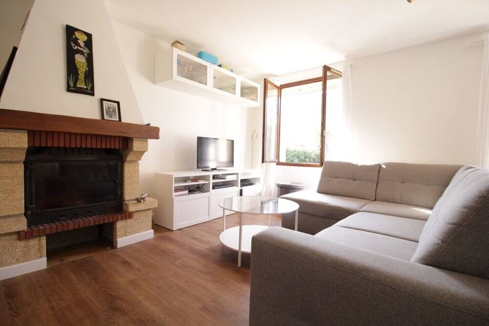 Photo of Livingroom in Carrieres-sous-Poissy