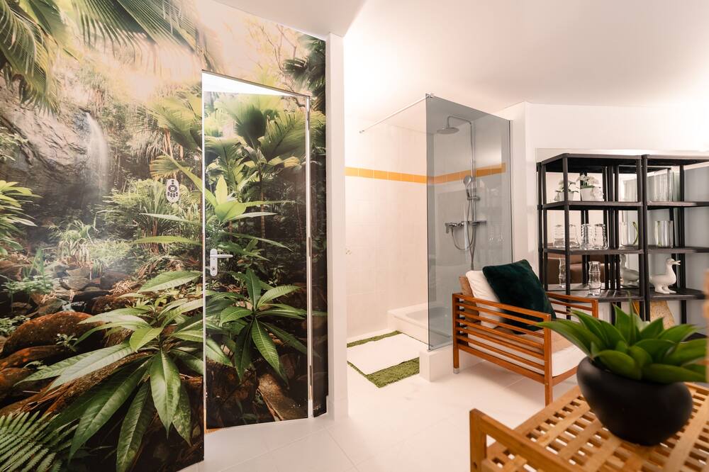 Photo of Bathroom in Rolle
