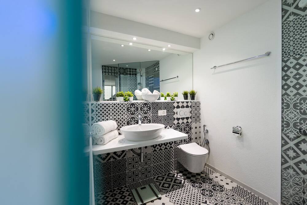Photo of Bathroom in Rolle