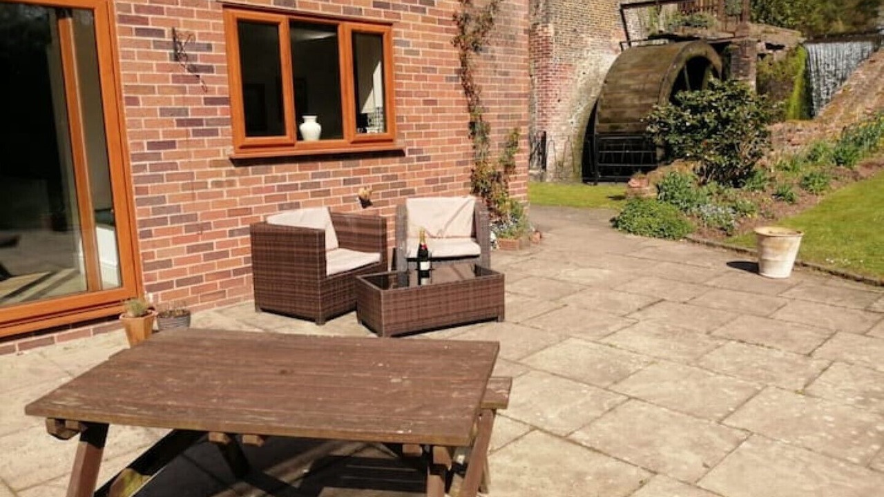 Photo of Patio Balcony in Moddershall