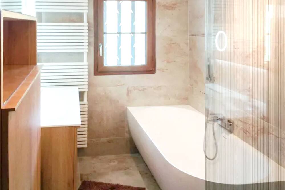 Photo of Bathroom in Saint Maime