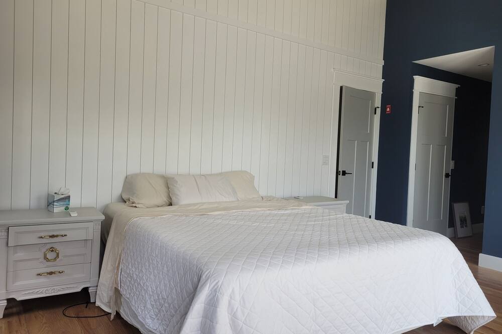 Photo of Bedroom in Brick