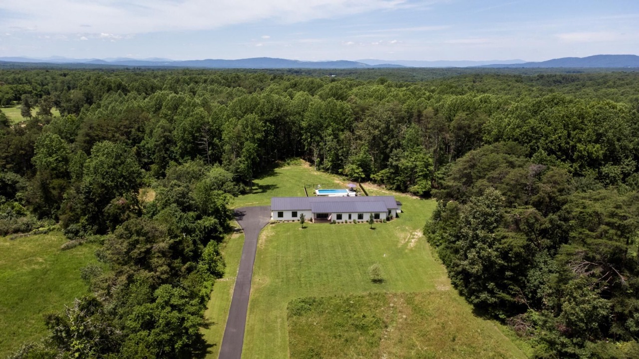Photo of Outdoor in Boyd Tavern