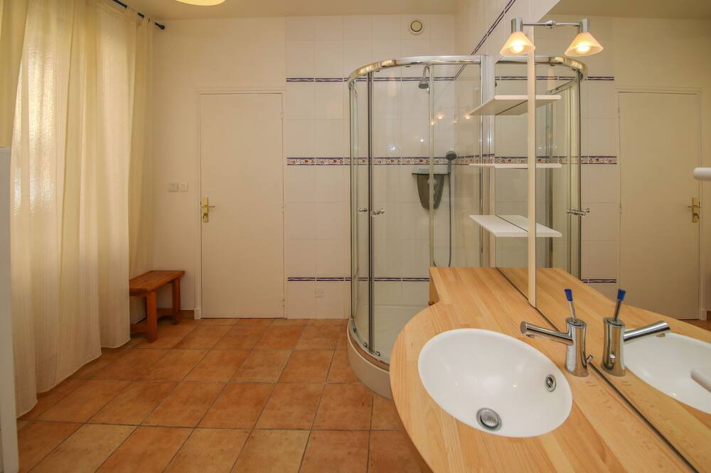Photo of Bathroom in Montans