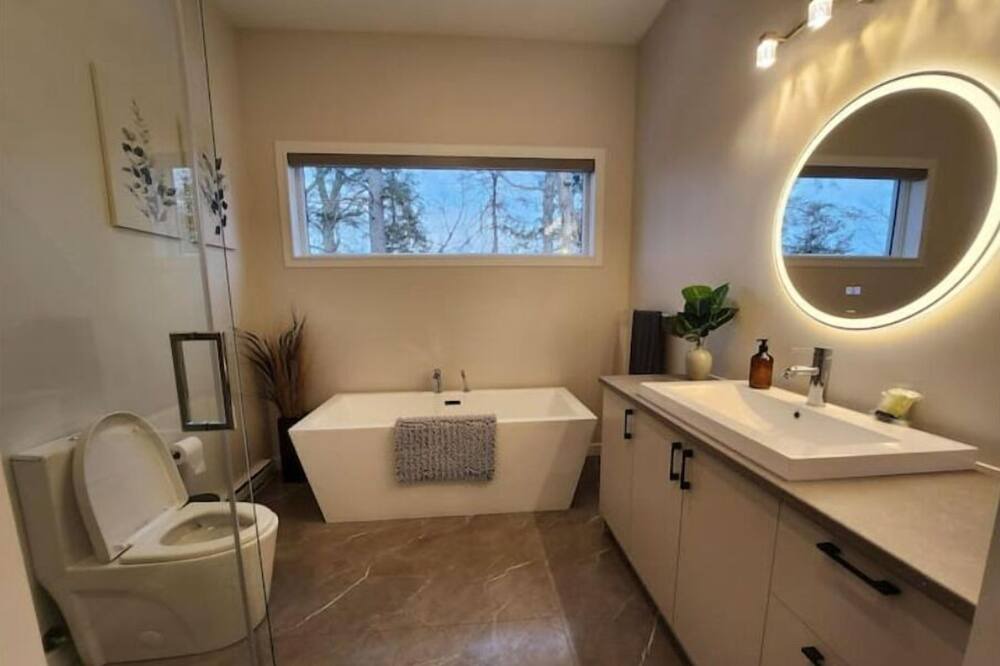 Photo of Bathroom in Chute-Saint-Philippe