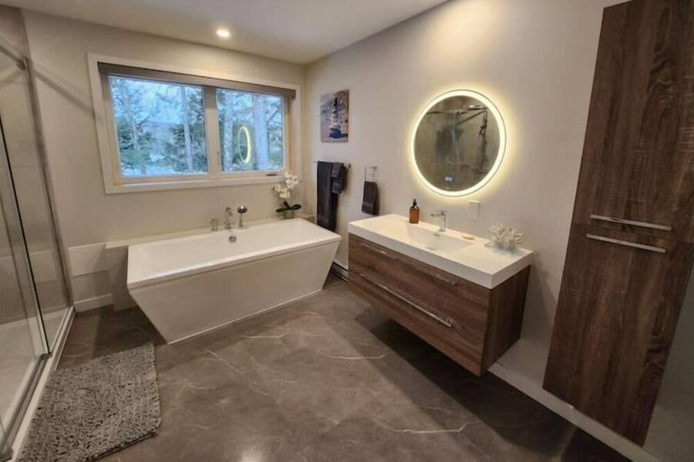 Photo of Bathroom in Chute-Saint-Philippe