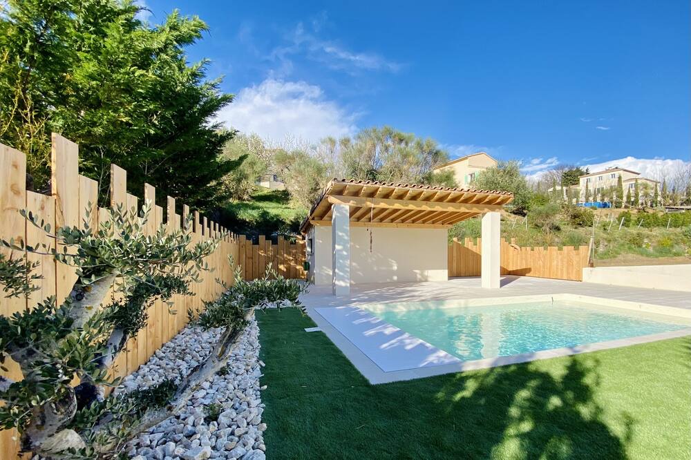 Photo of Outdoor in Roussas