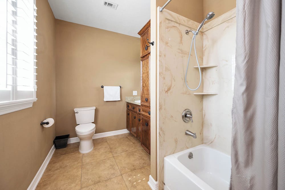 Photo of Bathroom in Brookshire