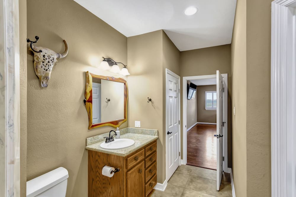 Photo of Bathroom in Brookshire