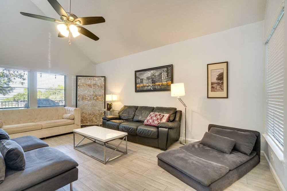 Photo of Livingroom in Lakeway