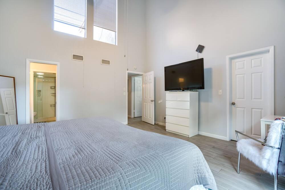 Photo of Bedroom in Lakeway