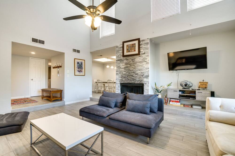 Photo of Livingroom in Lakeway