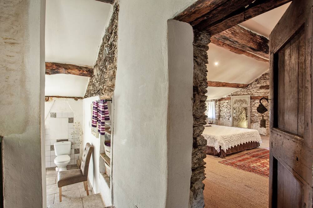 Photo of Bathroom in Sisco