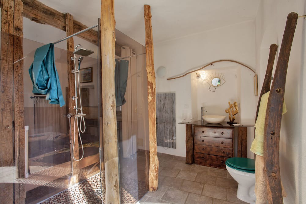 Photo of Bathroom in Sisco