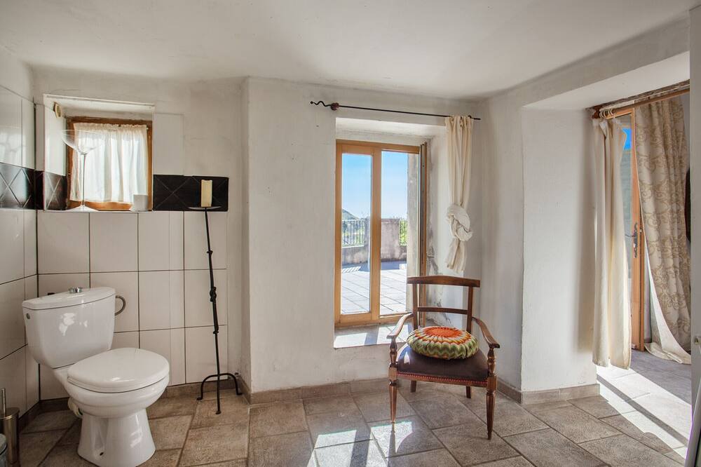 Photo of Bathroom in Sisco