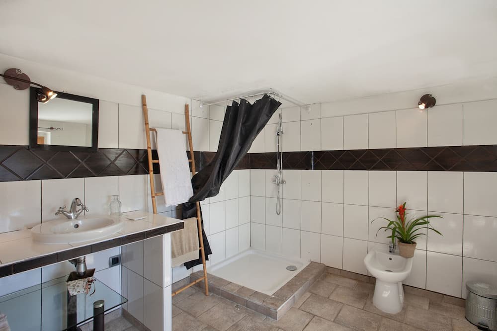 Photo of Bathroom in Sisco