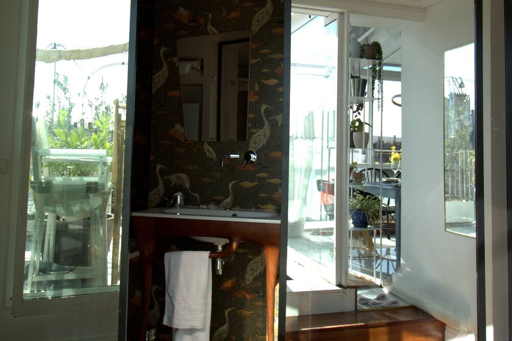 Photo of Bathroom in Quartier de la Chapelle
