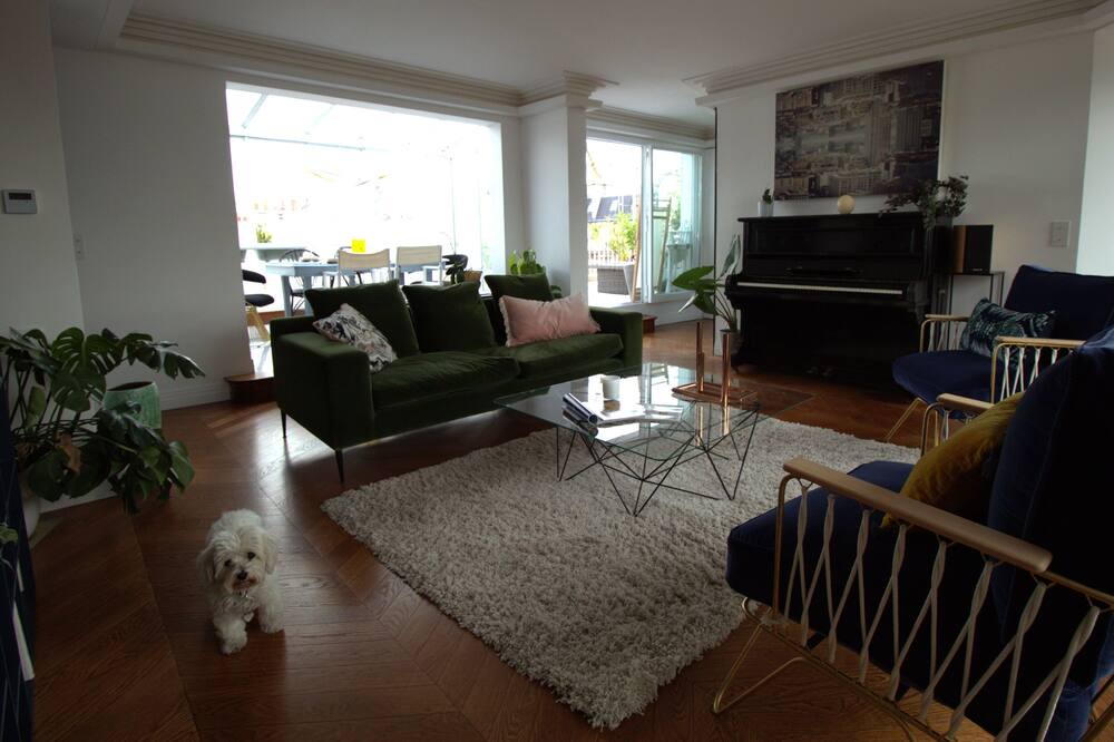 Photo of Livingroom in Quartier de la Chapelle