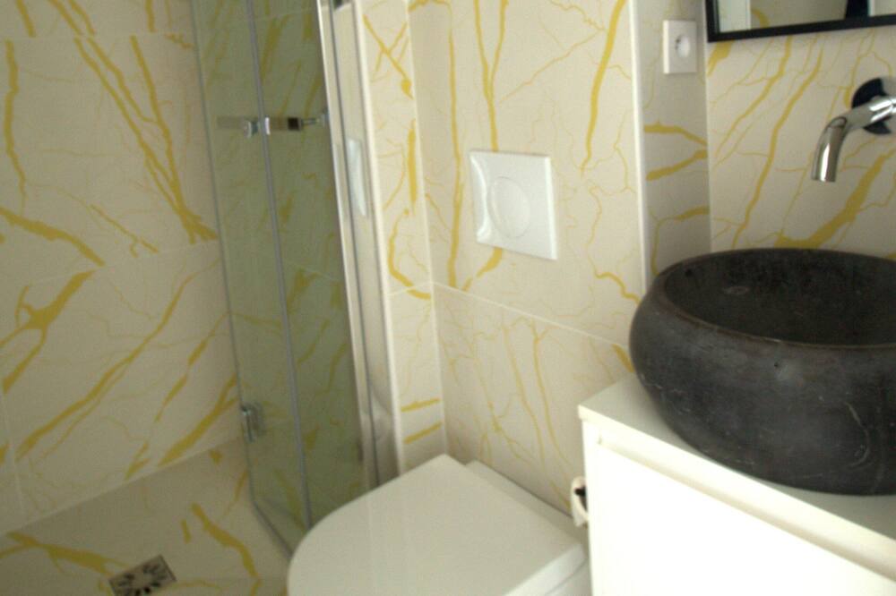 Photo of Bathroom in Quartier de la Chapelle