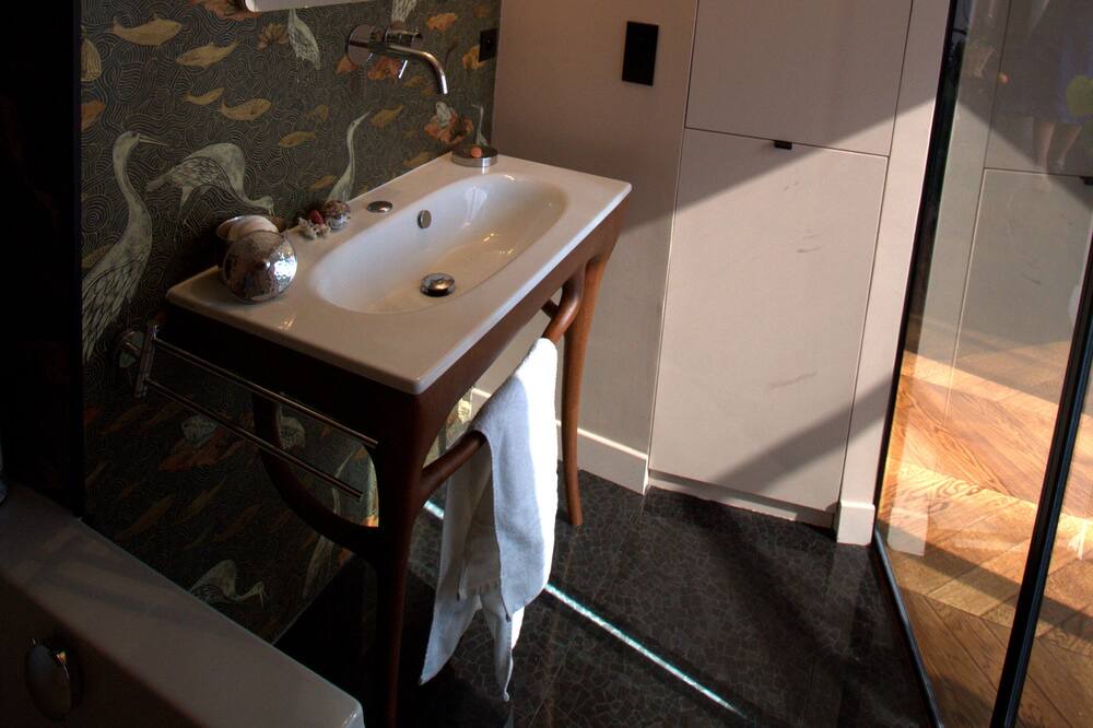 Photo of Bathroom in Quartier de la Chapelle