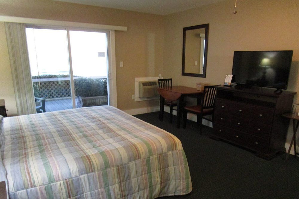 Photo of Bedroom in Crystal Beach