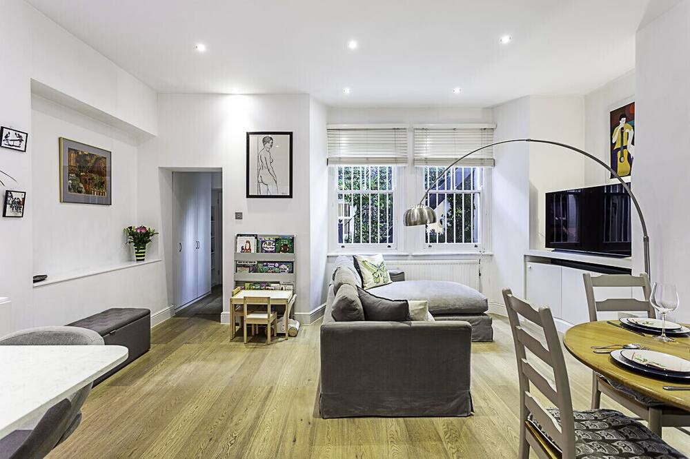 Photo of Livingroom in West Kensington
