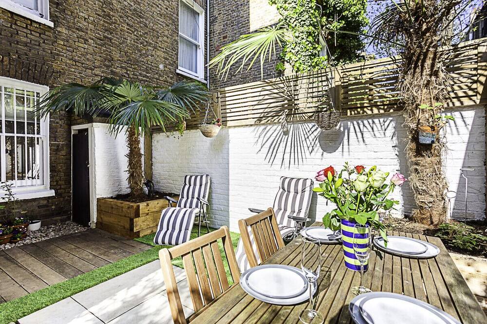 Photo of Outdoor in West Kensington