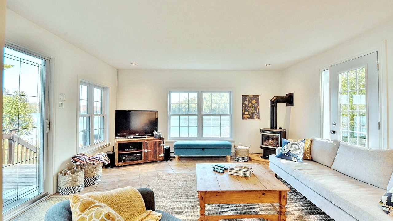 Photo of Livingroom in Amherst