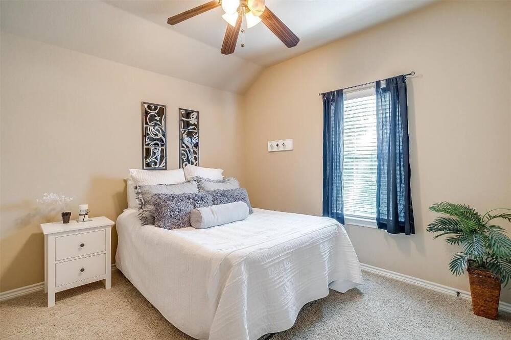 Photo of Bedroom in Burleson