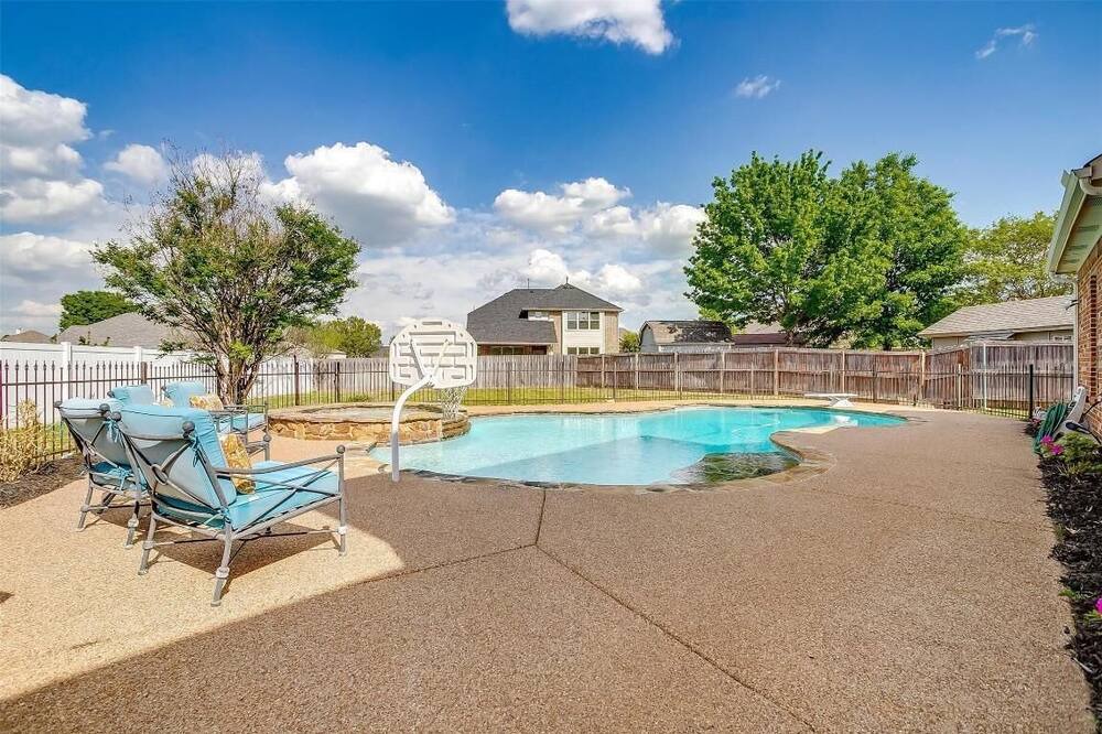 Photo of Outdoor in Burleson