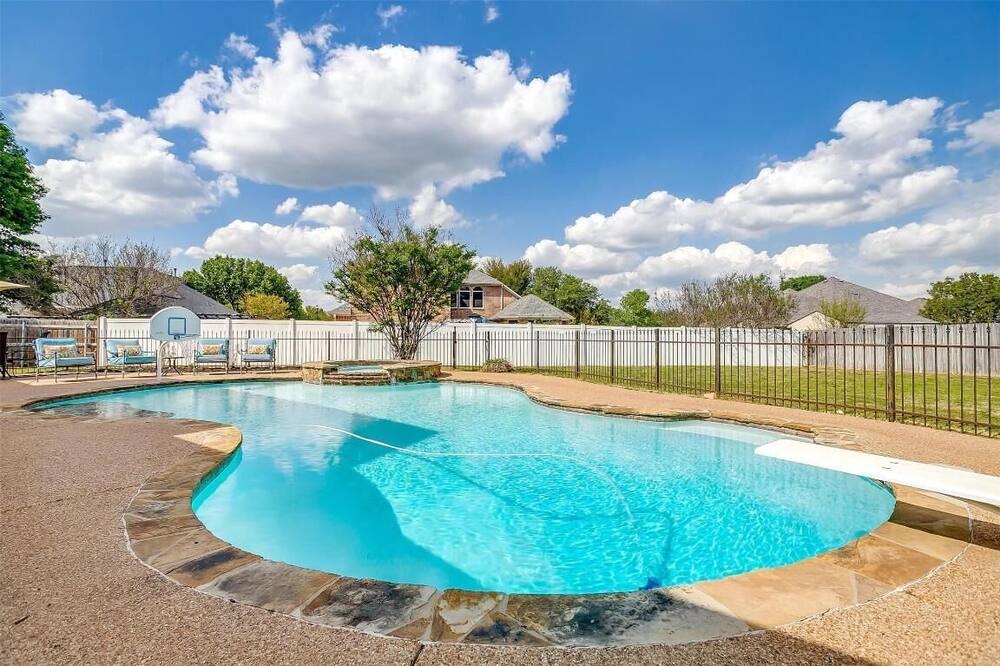 Photo of Outdoor in Burleson