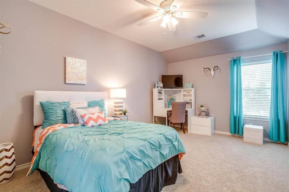 Photo of Bedroom in Burleson