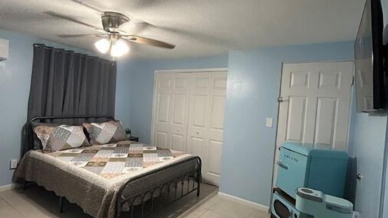Photo of Bedroom in Palm River-Clair Mel