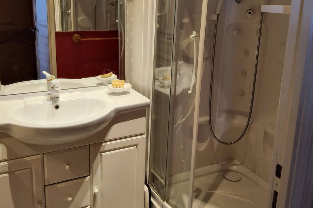 Photo of Bathroom in Hazebrouck