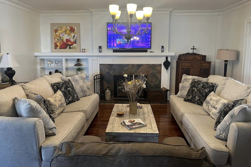 Photo of Livingroom in Willoughby