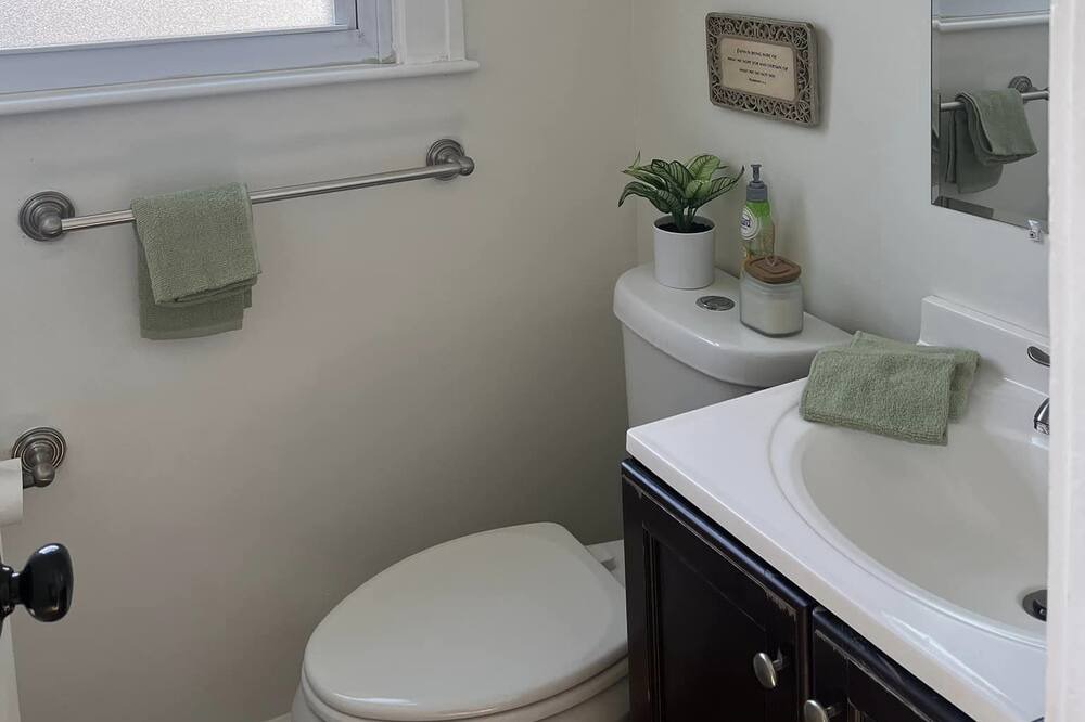 Photo of Bathroom in Willoughby