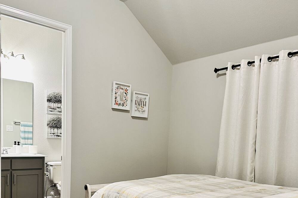 Photo of Bedroom in Forney