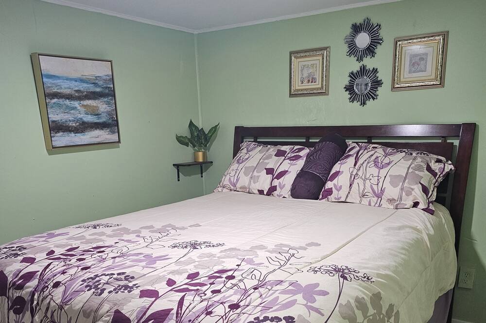 Photo of Bedroom in Foley