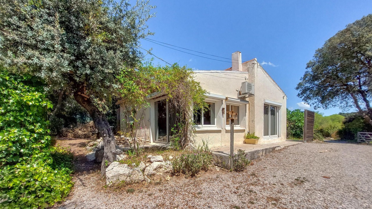 Photo of Outdoor in Cabrials