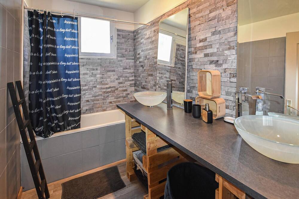 Photo of Bathroom in Lapalud