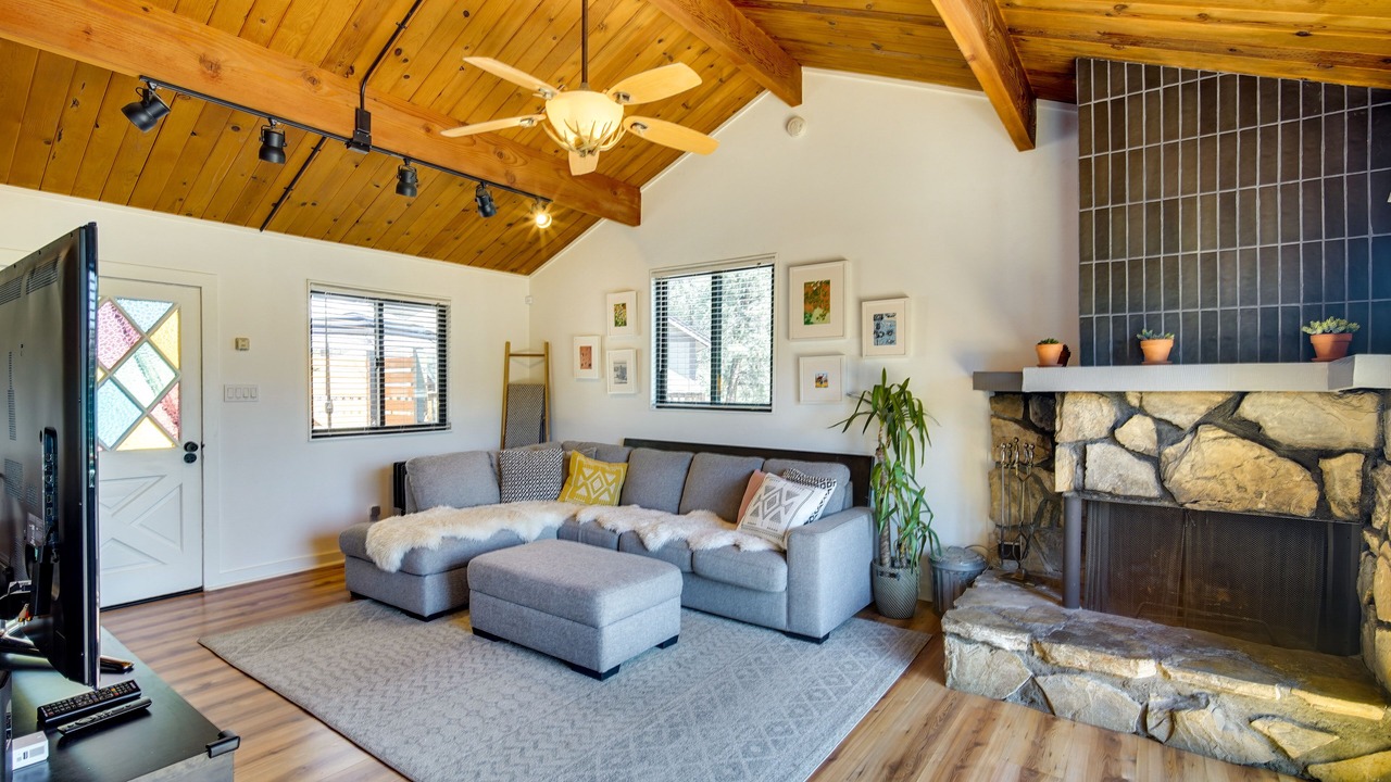 Photo of Livingroom in Big Bear City