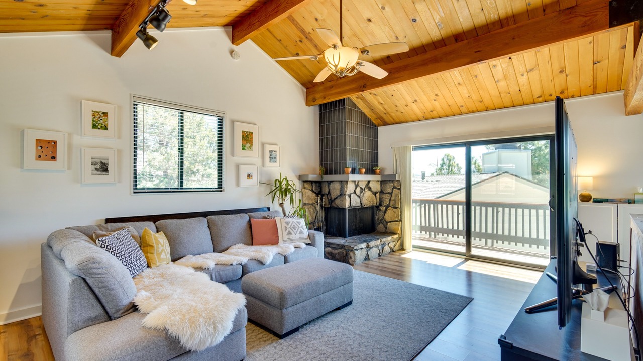 Photo of Livingroom in Big Bear City
